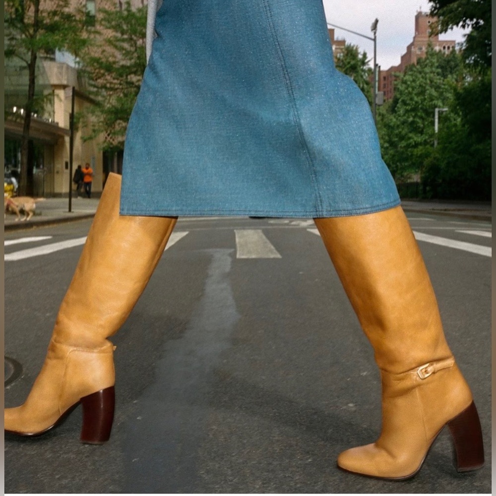 NWOT- Tory Burch Banana Heel Leather Boots, 7.5